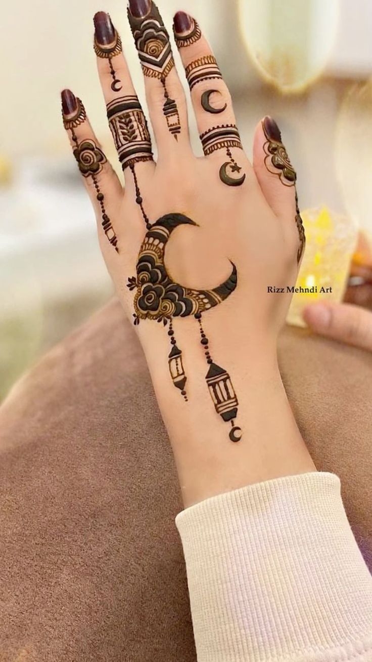Simple Mehndi Designs Front Hand Easy